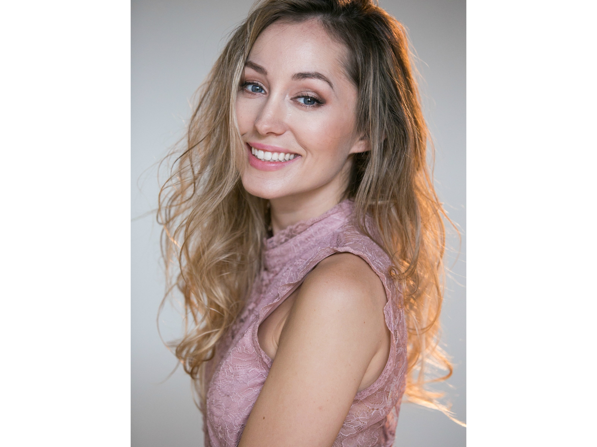 MELISSA MELOTTEY TALKS THE CHRISTMAS BOOKSHOP