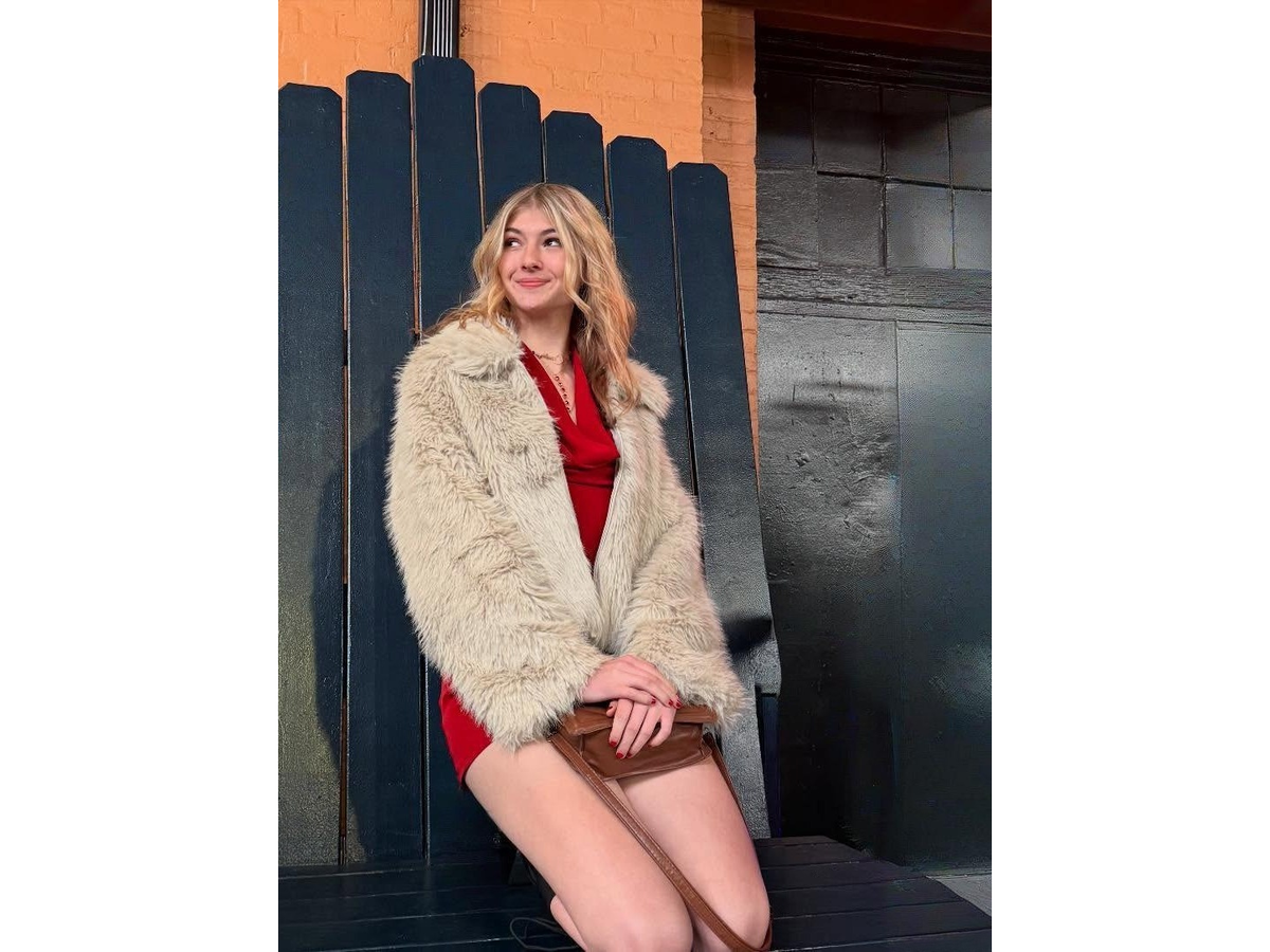 AVA VALIANTI TALKS PETUNIAS